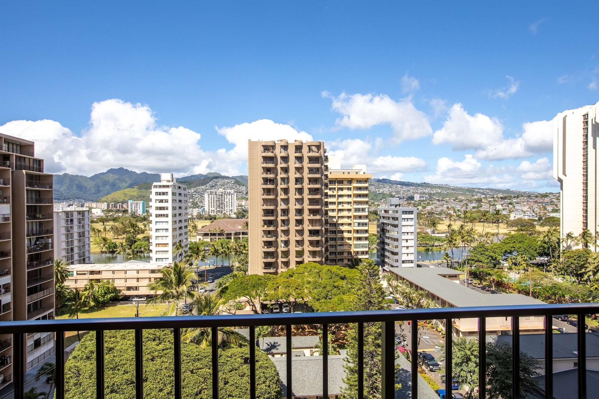 Aston at the Waikiki Banyan Aparthotel Honolulu Bagian luar foto